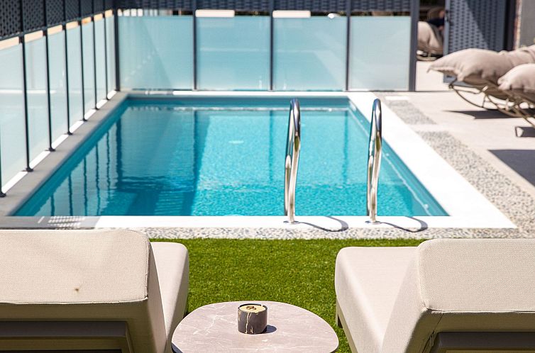 Vakantiehuis VillaSaints II - Elegante Pool-Villa in Strandn