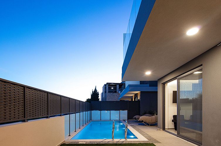 Vakantiehuis VillaSaints II - Elegante Pool-Villa in Strandn