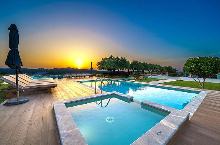 Vakantiehuis Luxus-Villa Freier beheizter Pool Atemberaubend