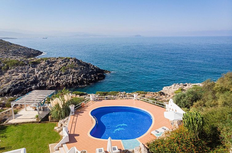 Vakantiehuis Luxuriöse Villa in Strandnähe mit Blick auf d