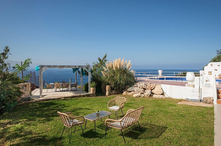 Vakantiehuis Luxuriöse Villa in Strandnähe mit Blick auf d