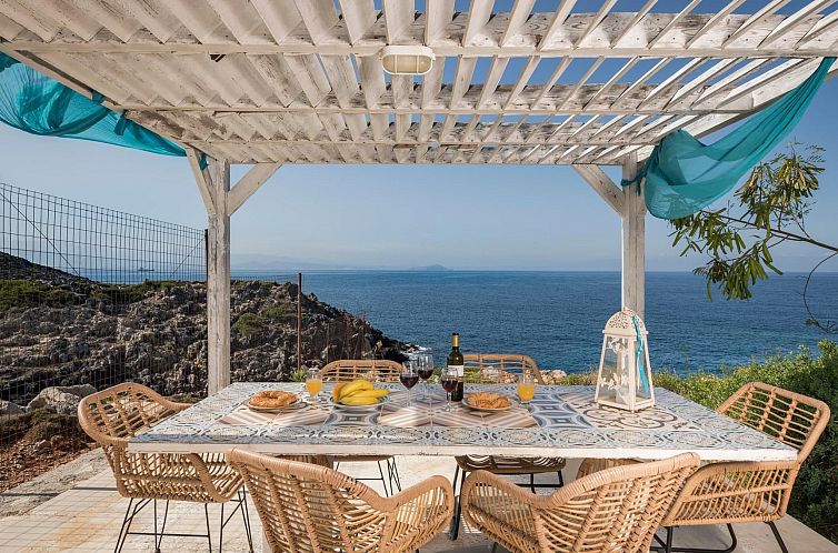Vakantiehuis Luxuriöse Villa in Strandnähe mit Blick auf d
