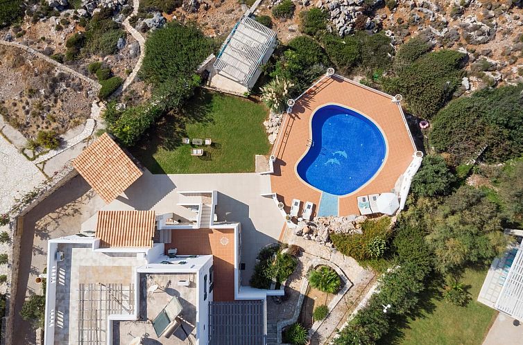 Vakantiehuis Luxuriöse Villa in Strandnähe mit Blick auf d