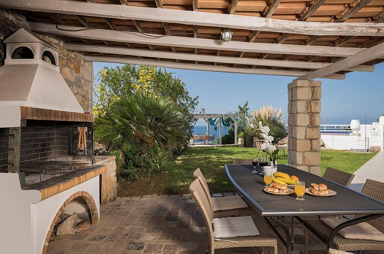 Vakantiehuis Luxuriöse Villa in Strandnähe mit Blick auf d