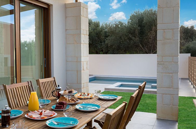 Vakantiehuis Haus in Agia Marina mit Außenpool