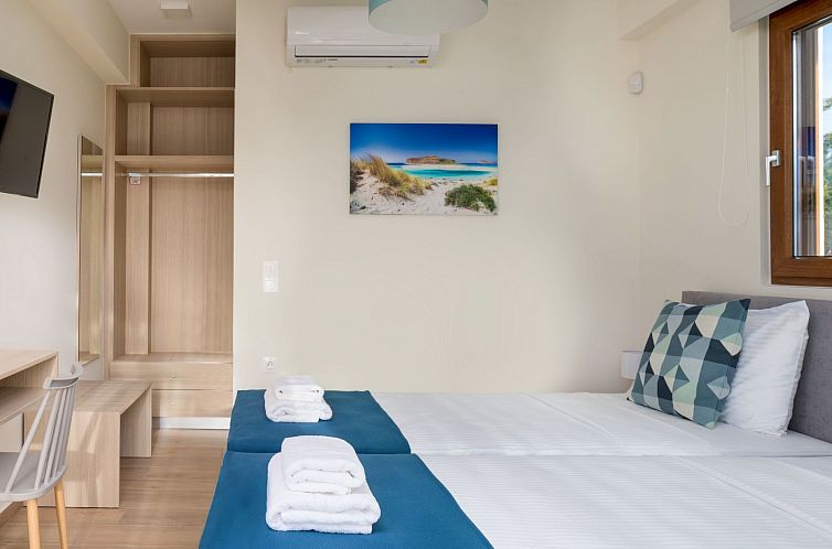 Vakantiehuis Haus in Agia Marina mit Außenpool