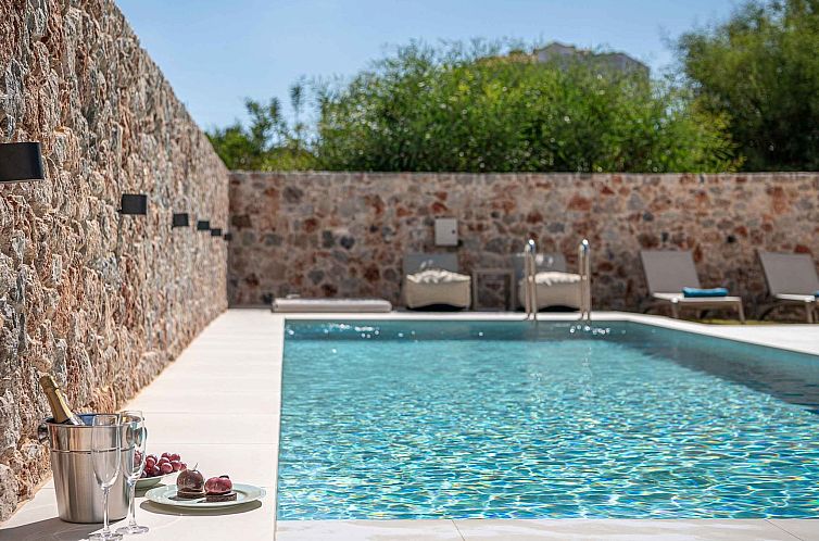 Vakantiehuis Luminus Arcus - Moderne Villa mit privatem Pool