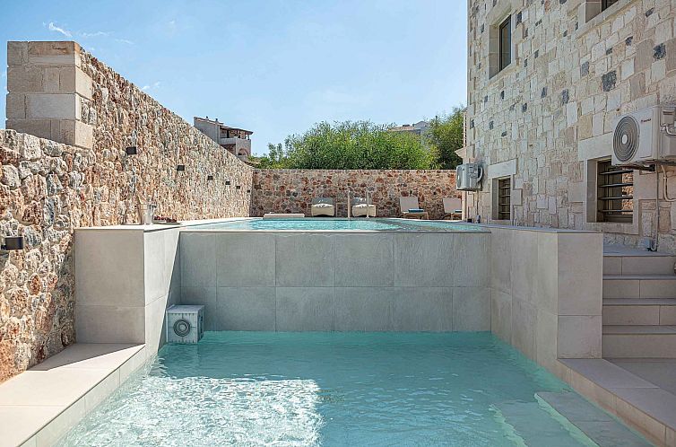 Vakantiehuis Luminus Arcus - Moderne Villa mit privatem Pool