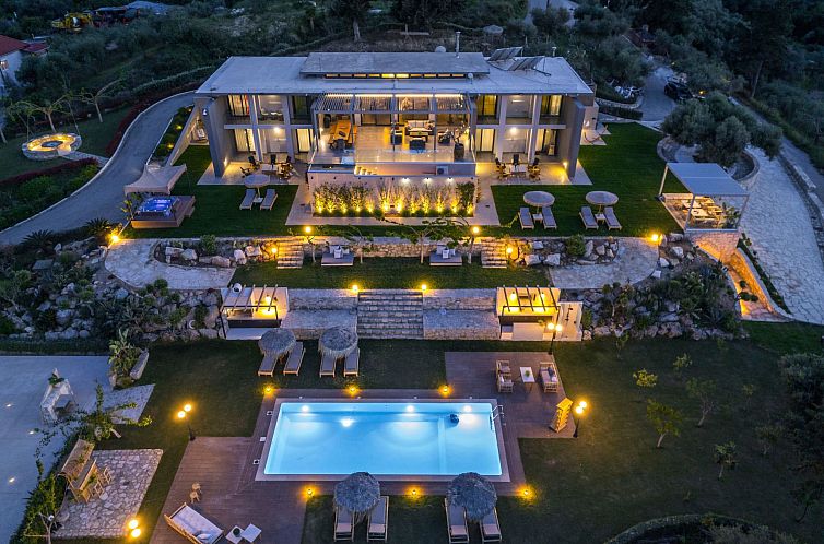 Vakantiehuis Haus in Theriso mit privatem Pool