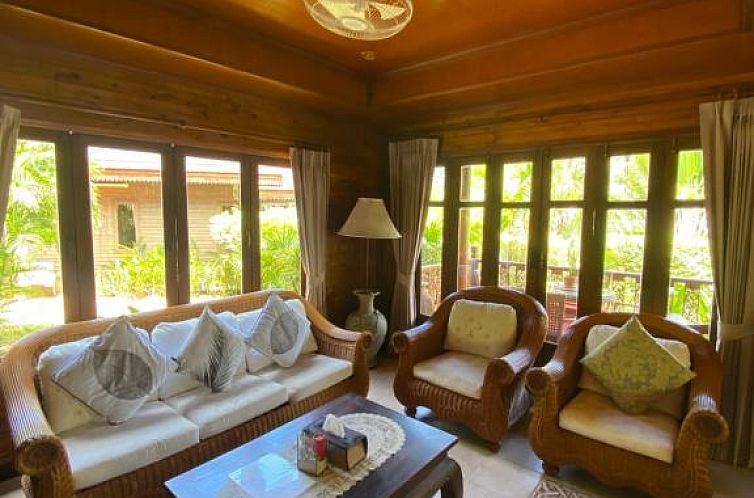 Baan Laem Noi Villa's