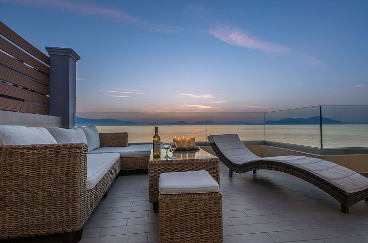 Guest house 0633803 - Apartment Peloponnesia - Appartement Diamante beachfront suite B