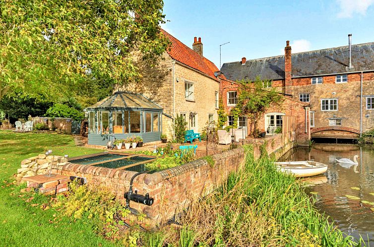 Vakantiehuis Islip Mill House - Beautiful Riverside Home