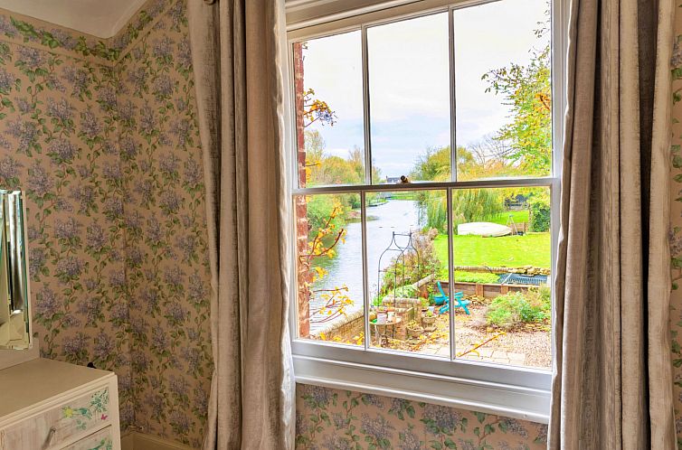 Vakantiehuis Islip Mill House - Beautiful Riverside Home