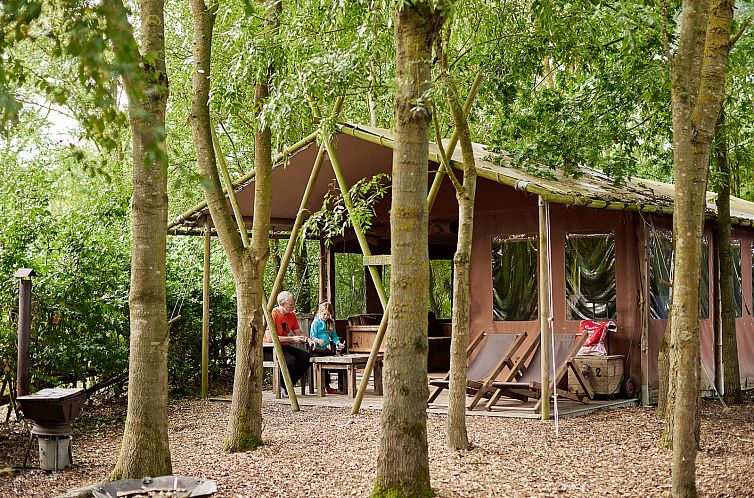 Tenthuisje met warme privédouche naast de tent met Hottub
