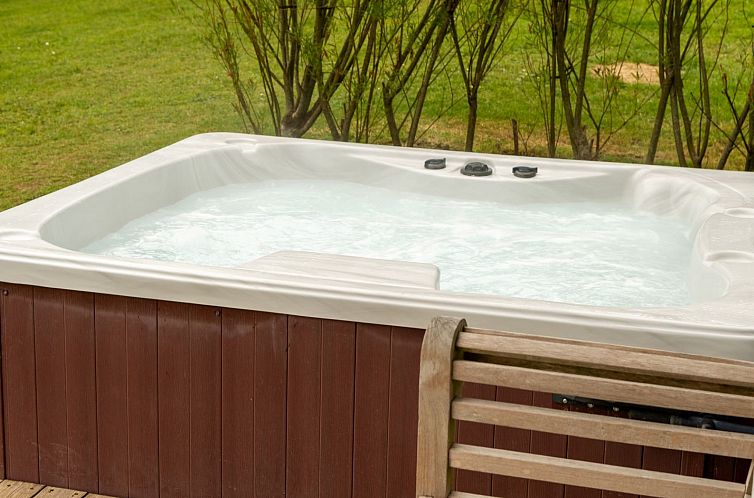 Vakantiehuis Lodge 4 - Hot Tub Lodge