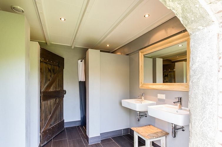 Tenthuisje met warme privédouche bij de boer