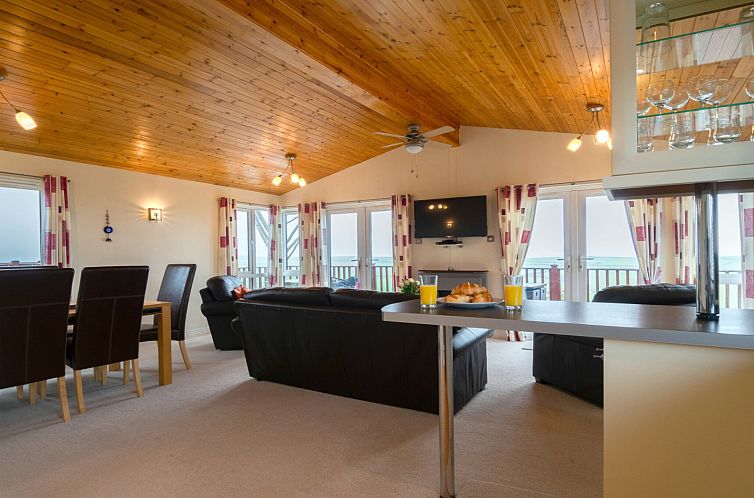«Whitsand Bay Lodge»