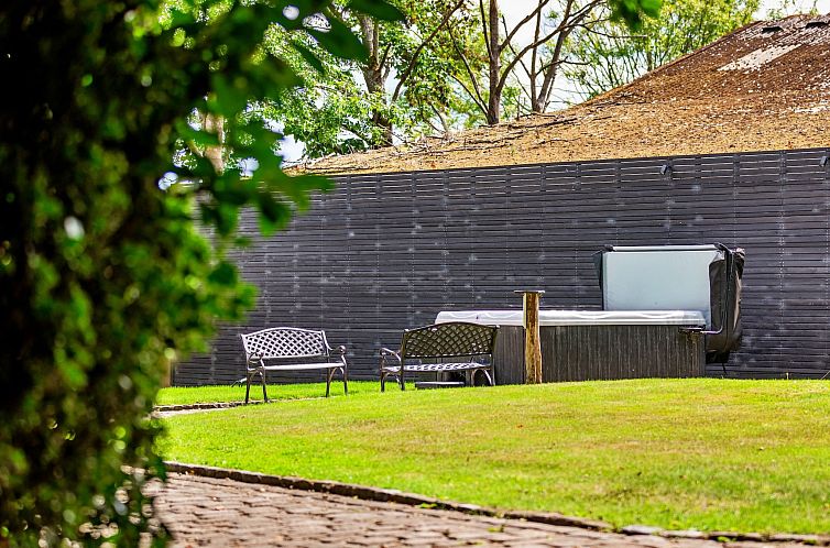 Vakantiehuis Sandhill Cottage with Hot Tub