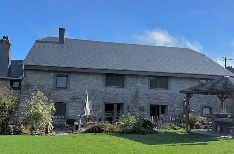 Kajakfahren inmitten ueppiger Natur beim Ferienhaus "Gite Ardennais" in den Ardennen, Fraiture - fuer einen abenteuerlichen Urlaub in den Ardennen.