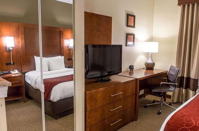 Comfort Suites Newark - Harrison