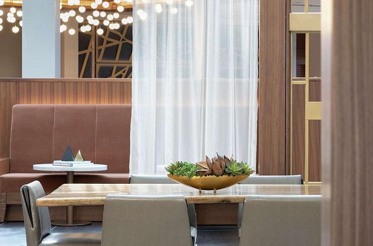 DoubleTree by Hilton Hotel Newark Airport