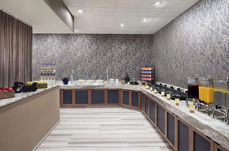 DoubleTree by Hilton Hotel Newark Airport