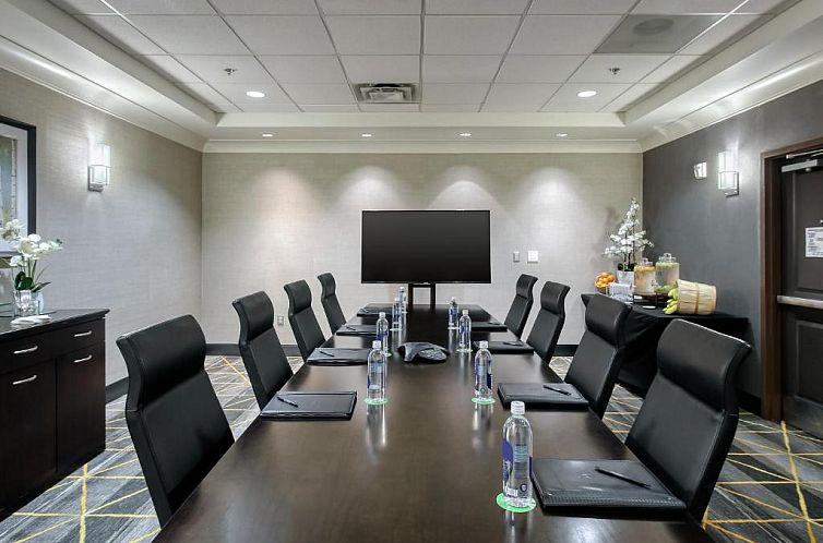 Holiday Inn & Suites Atlanta Airport North, an IHG Hotel