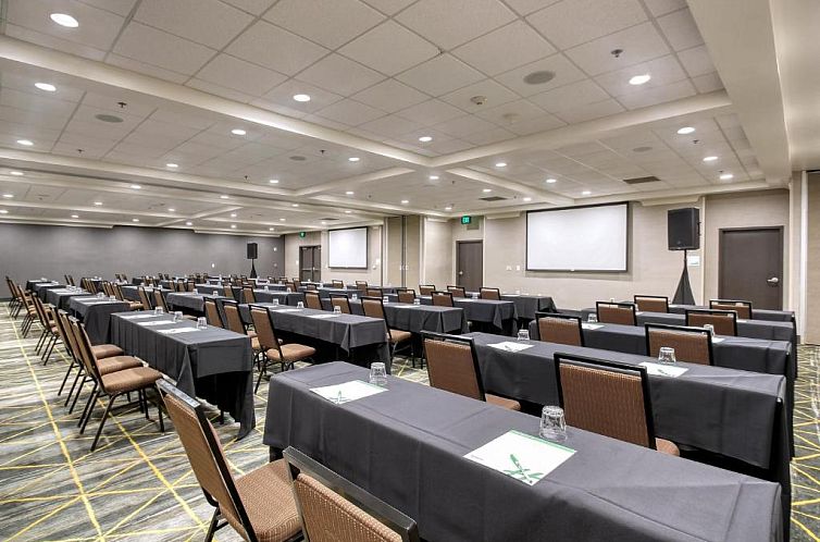 Holiday Inn & Suites Atlanta Airport North, an IHG Hotel