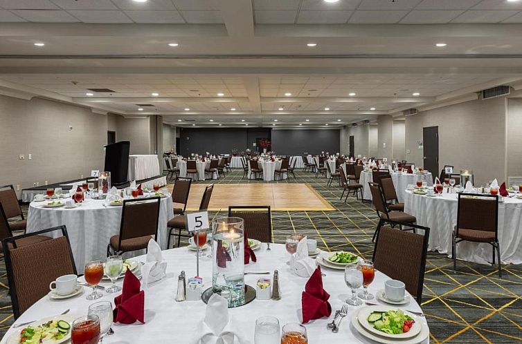 Holiday Inn & Suites Atlanta Airport North, an IHG Hotel