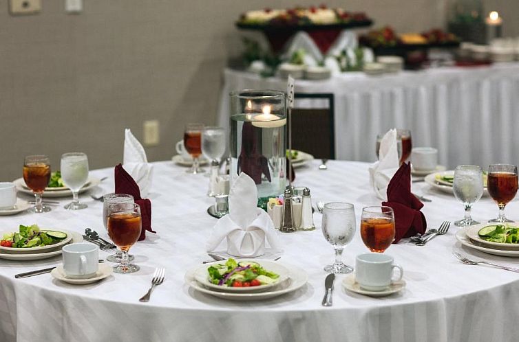 Holiday Inn & Suites Atlanta Airport North, an IHG Hotel
