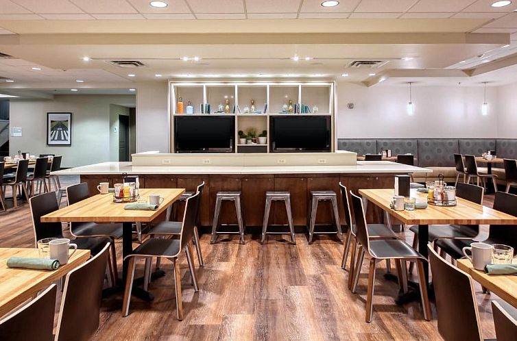 Holiday Inn & Suites Atlanta Airport North, an IHG Hotel