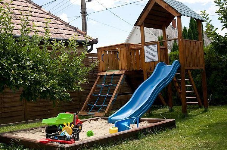 Appartement mit Garten, Terrasse und Grill