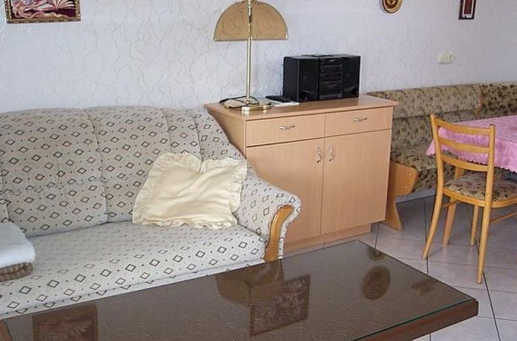 Appartement mit Garten, Terrasse und Grill