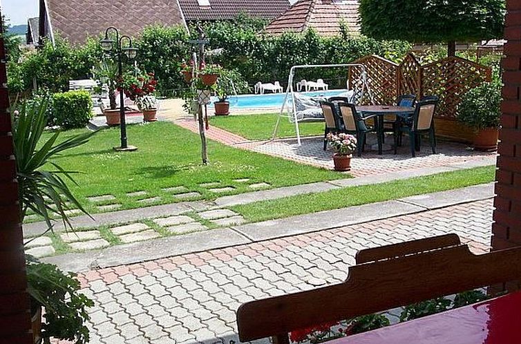 Appartement mit Garten, Terrasse und Grill