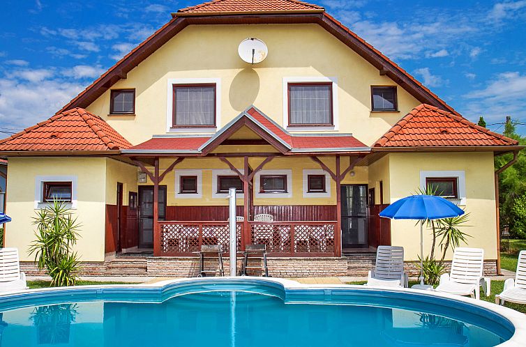 Guest house 0730541 - Holiday property Balatonlake - Vakantiehuis Yellow 1