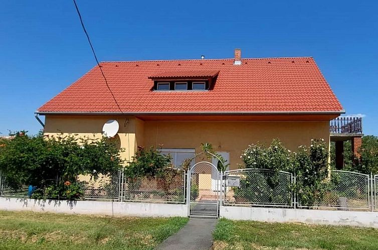 Vakantiehuis Schönes Ferienhaus mit sehr großem Pool