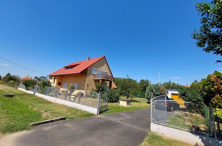 Vakantiehuis Schönes Ferienhaus mit sehr großem Pool