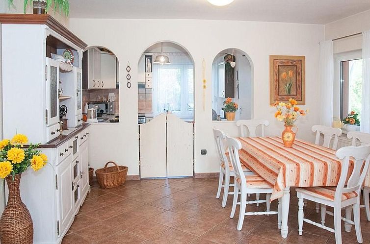 Vakantiehuis Wohnung mit Garten, Grill und Gemeinschaftspool