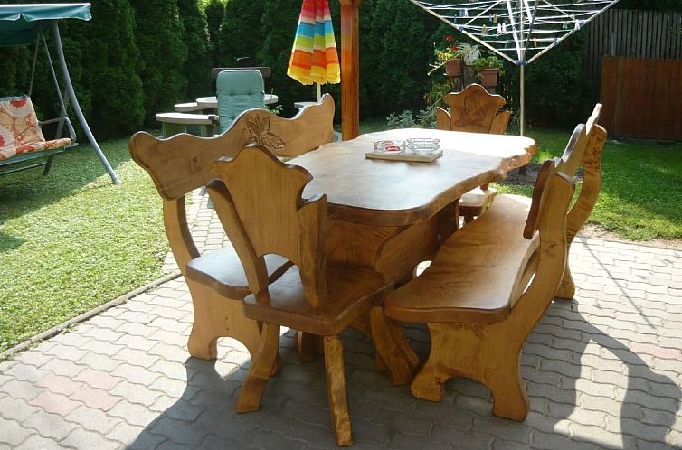 Appartement mit möblierter Terrasse