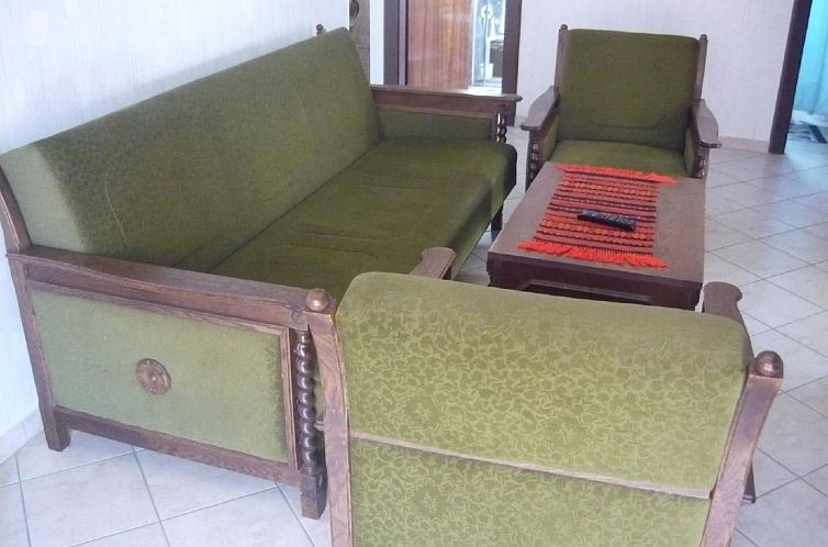 Appartement mit möblierter Terrasse