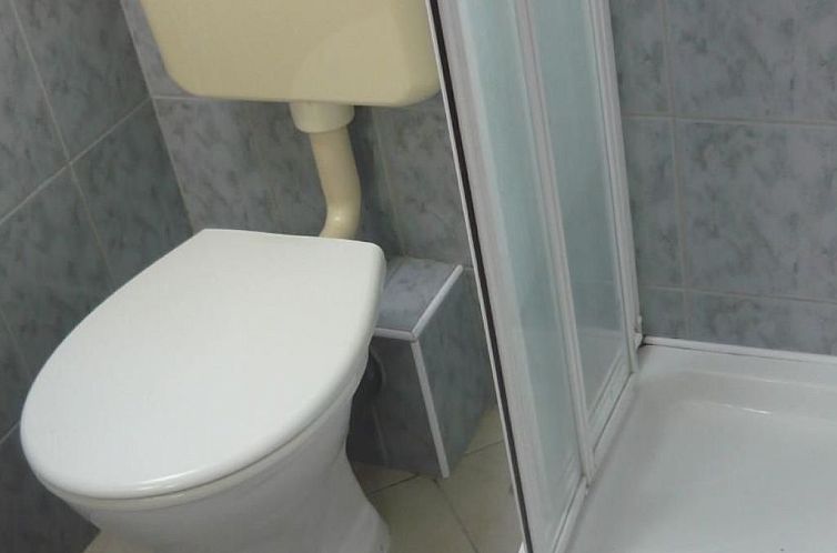 Appartement mit möblierter Terrasse