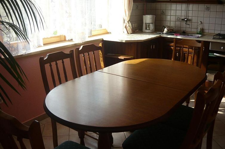 Appartement mit möblierter Terrasse