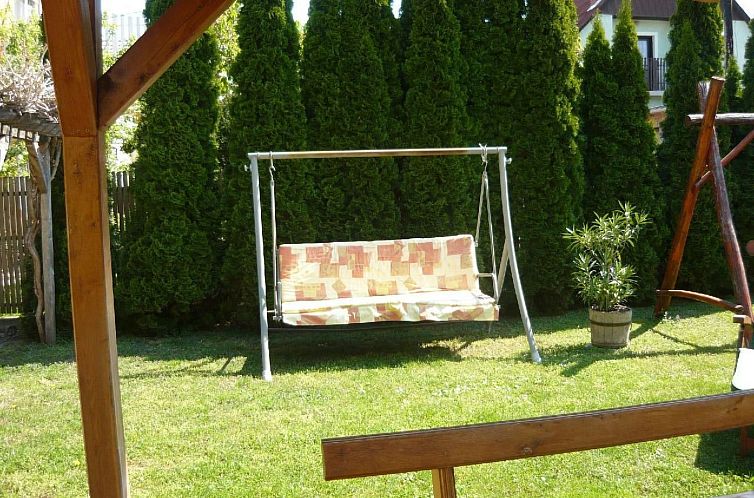 Appartement mit möblierter Terrasse