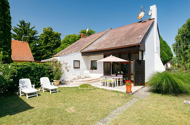 Guest house 0731306 - Holiday property Balatonlake - Vakantiehuis Suzy