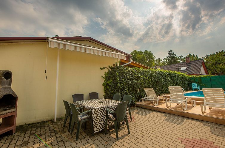 Vakantiehuis Privathaus mit Pool und Garten in Siofok