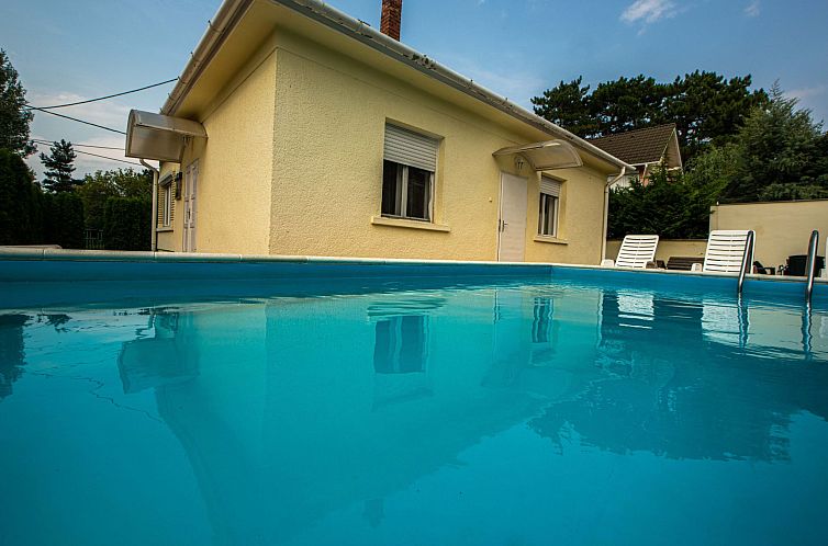 Vakantiehuis Privathaus mit Pool und Garten in Siofok