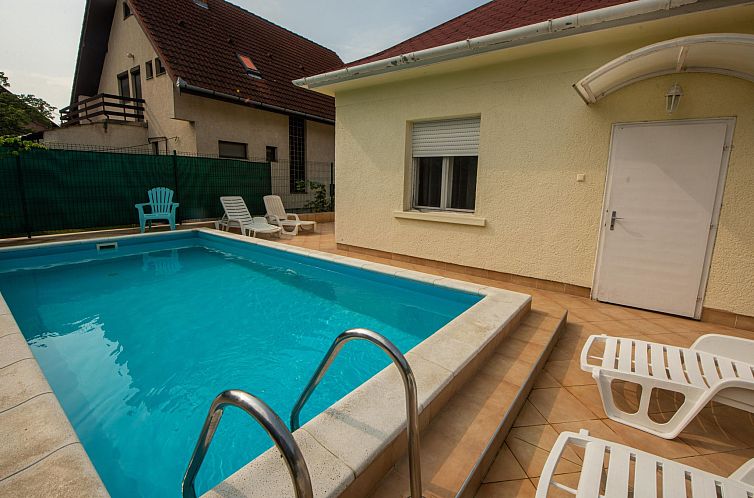 Vakantiehuis Privathaus mit Pool und Garten in Siofok