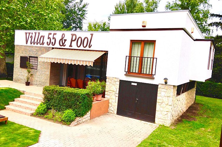 Vakantiehuis Großes Ferienhaus in Siófok mit Privatem Pool