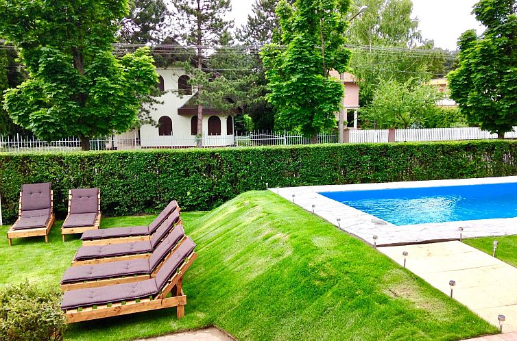 Vakantiehuis Großes Ferienhaus in Siófok mit Privatem Pool