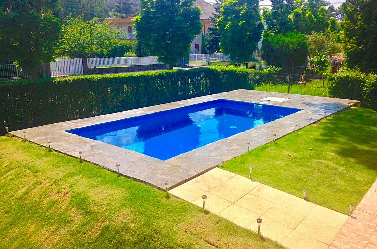 Vakantiehuis Großes Ferienhaus in Siófok mit Privatem Pool